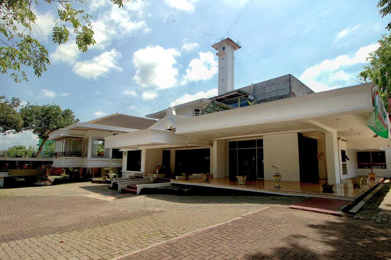 Oyo 2360 Hotel Rio Bengkulu Exteriör bild