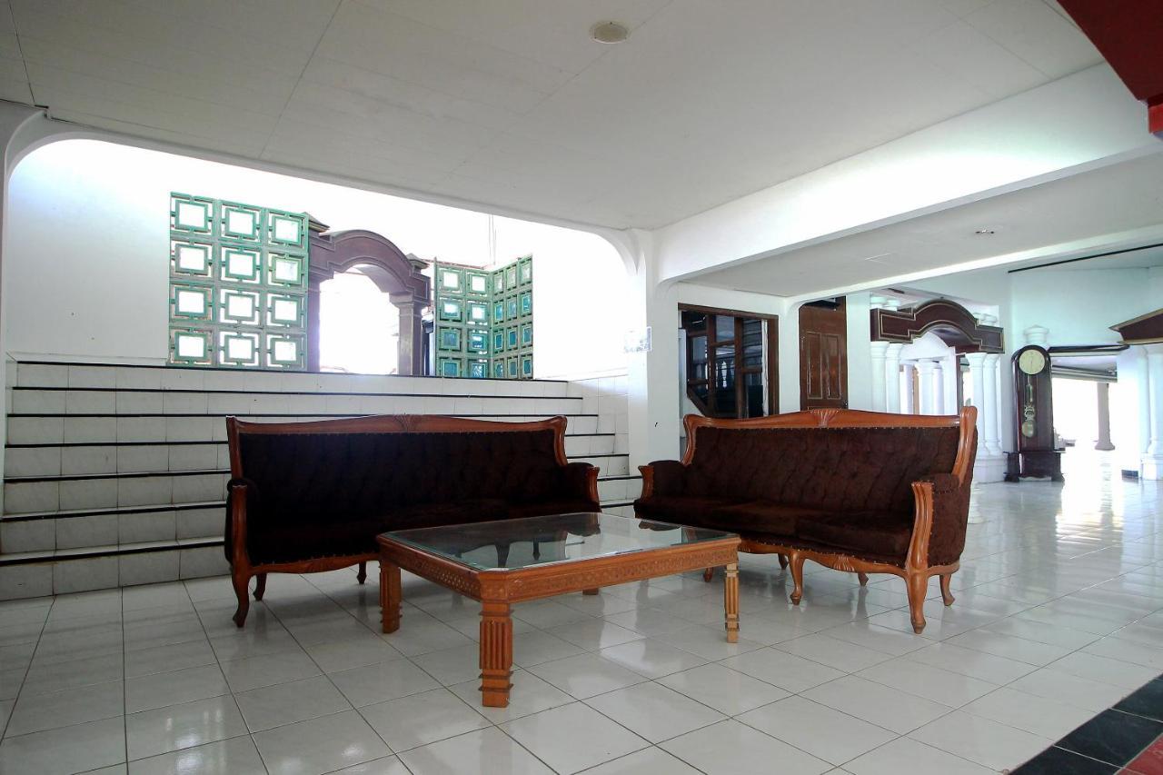 Oyo 2360 Hotel Rio Bengkulu Exteriör bild