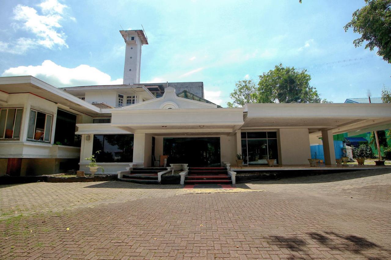 Oyo 2360 Hotel Rio Bengkulu Exteriör bild