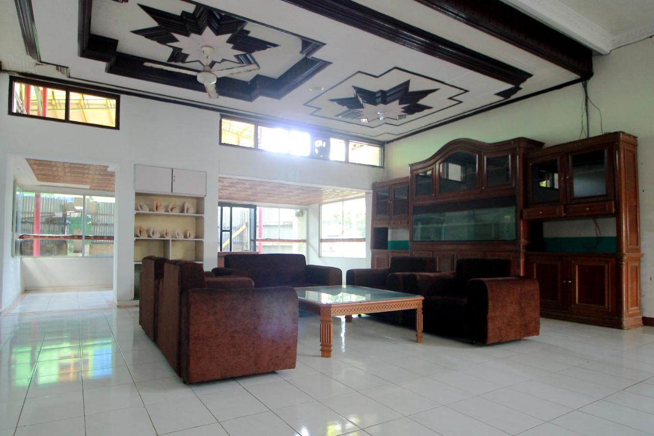 Oyo 2360 Hotel Rio Bengkulu Exteriör bild